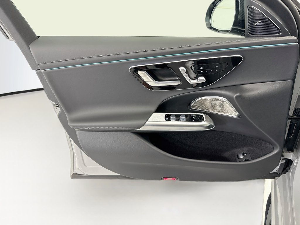 New 2027 MANUFAKTUR Alpine Grey Mercedes-Benz E 53 AMG® image 23
