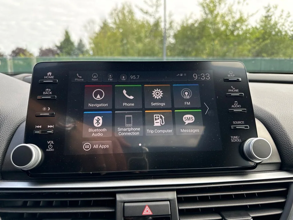 Used 2018 Platinum White Pearl Honda Touring image 14
