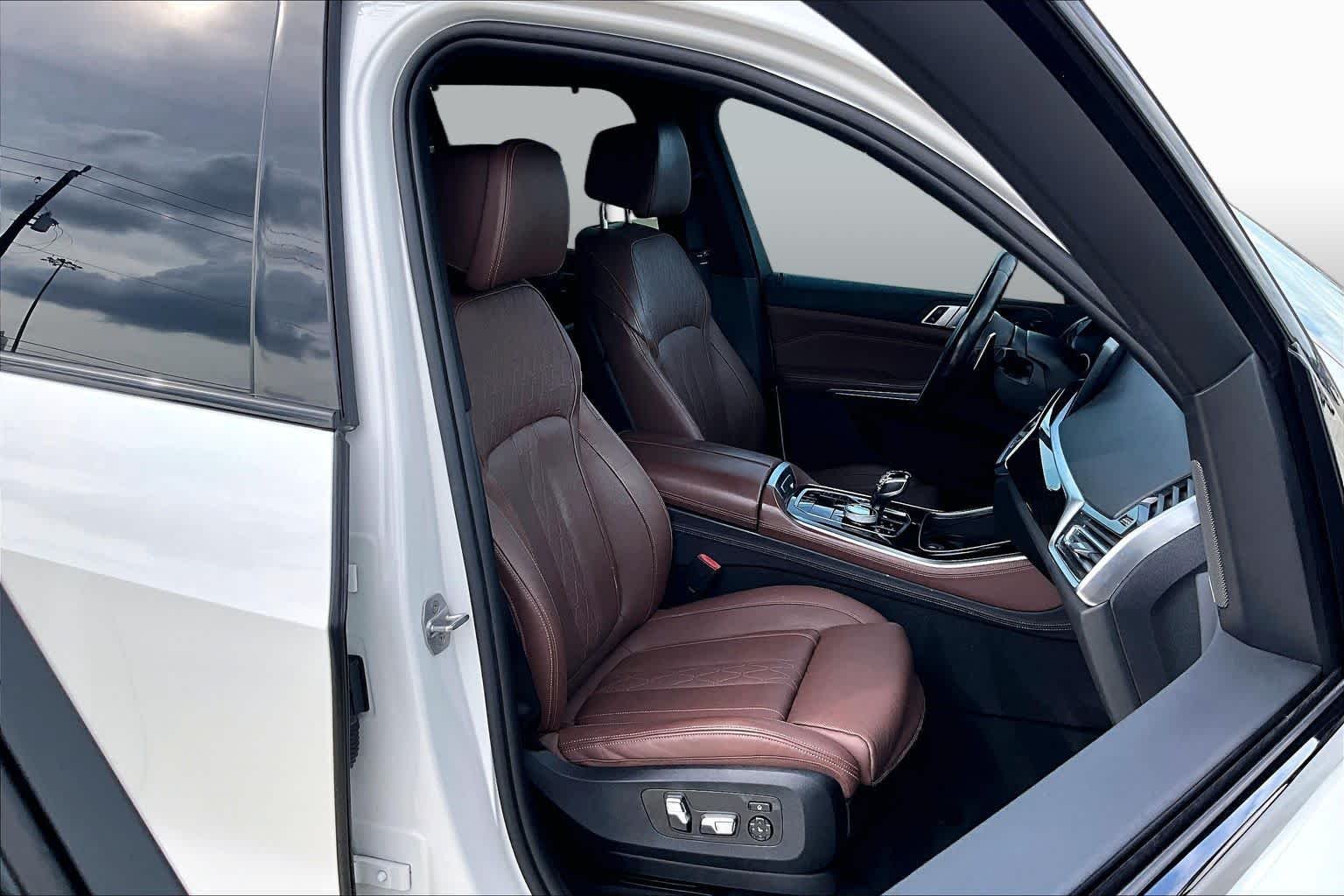Used 2019 Mineral White Metallic BMW xDrive50i image 9