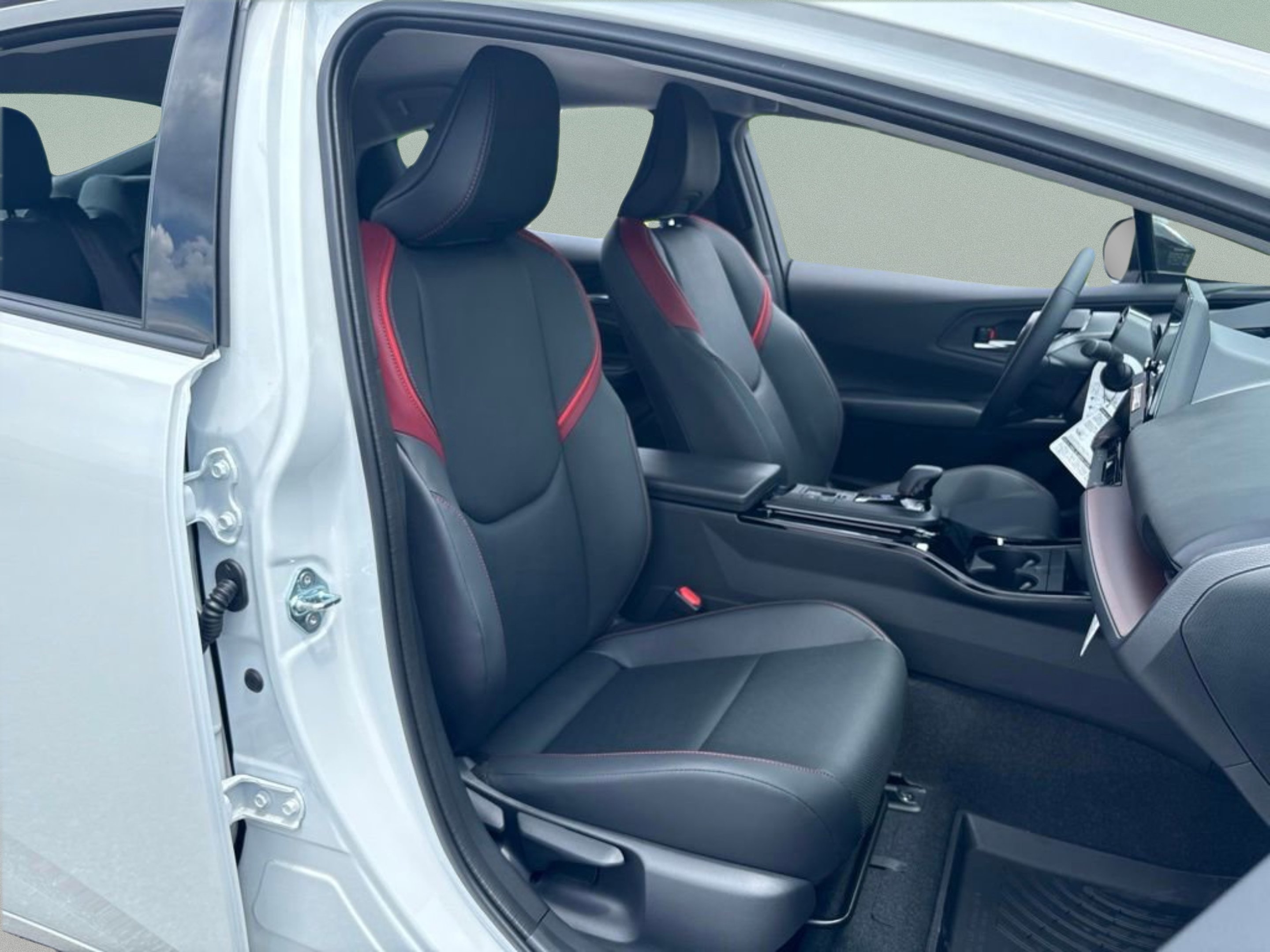 2026 Toyota Prius Plug-in Hybrid XSE - Photo 27