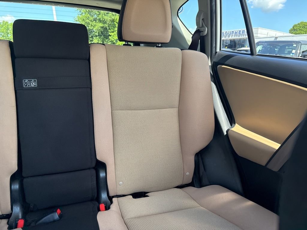 Used 2018 White Toyota XLE image 13