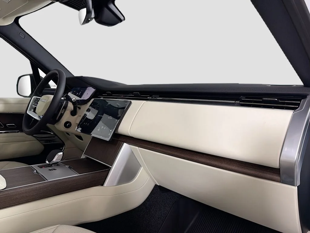 New 2026 Fuji White Land Rover SE image 31