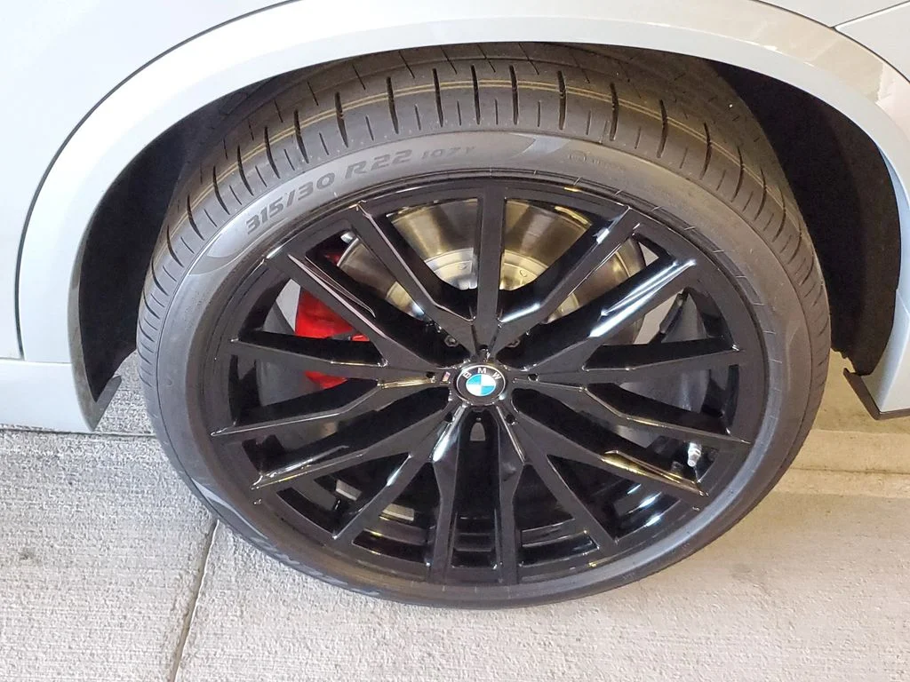 New 2026 Brooklyn Grey Metallic BMW M60i image 5