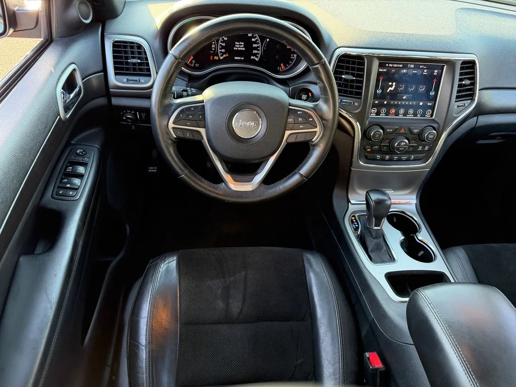 Used 2018 Gray Jeep Laredo E image 13