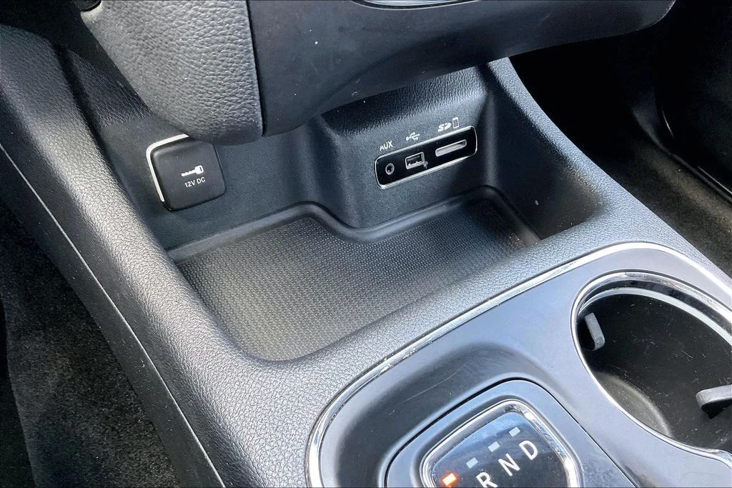 Used 2015 Silver Dodge Limited image 25