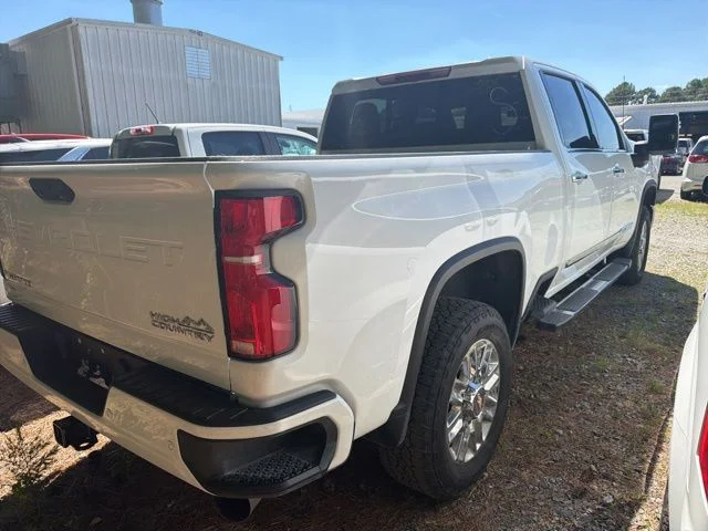 Used 2024 White Chevrolet High Country image 8