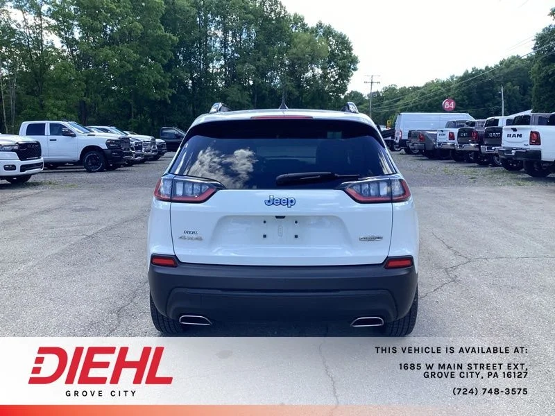 Used 2022 White Jeep Latitude Lux image 6