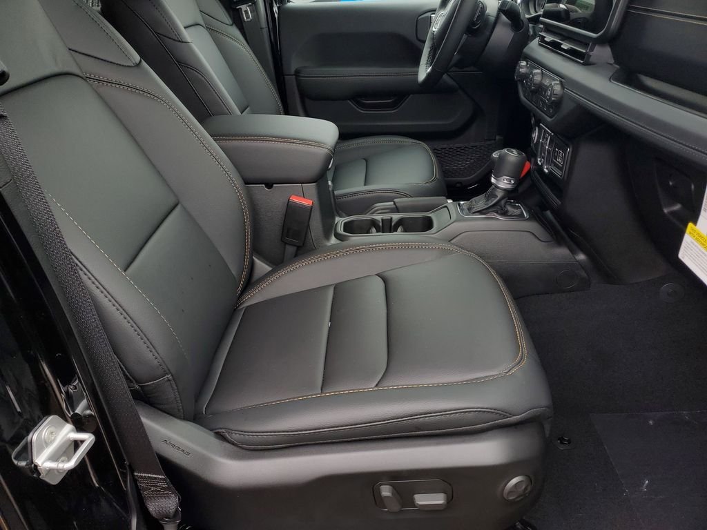 New 2026 Black Clear-Coat Exterior Paint Jeep Sahara image 18