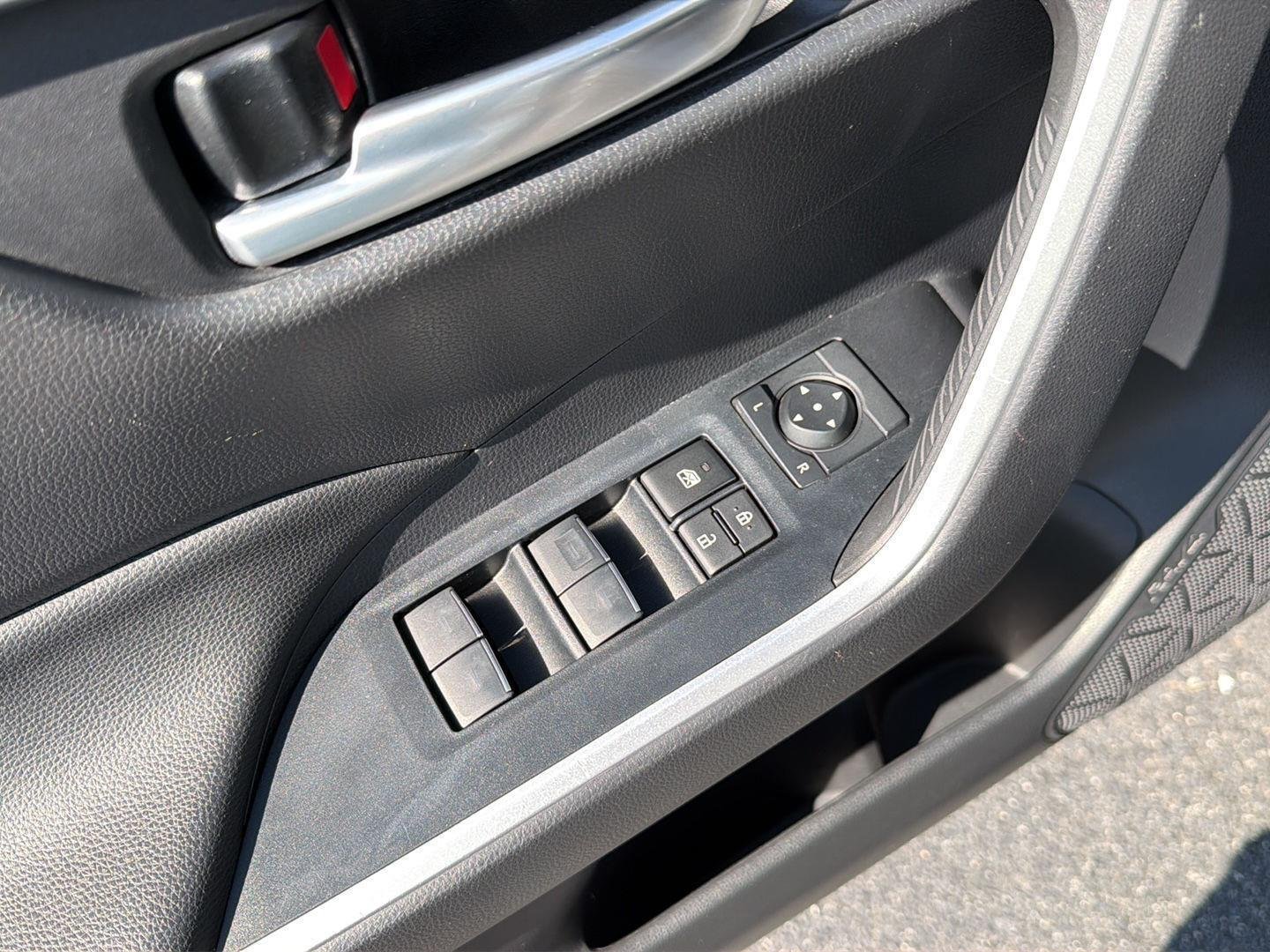 Used 2023 Silver Sky Metallic Toyota Hybrid XLE image 33