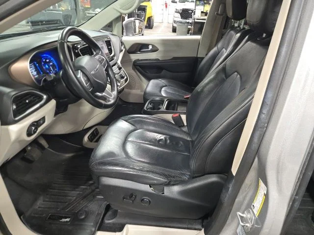 Used 2017 Silver Chrysler Touring L image 13