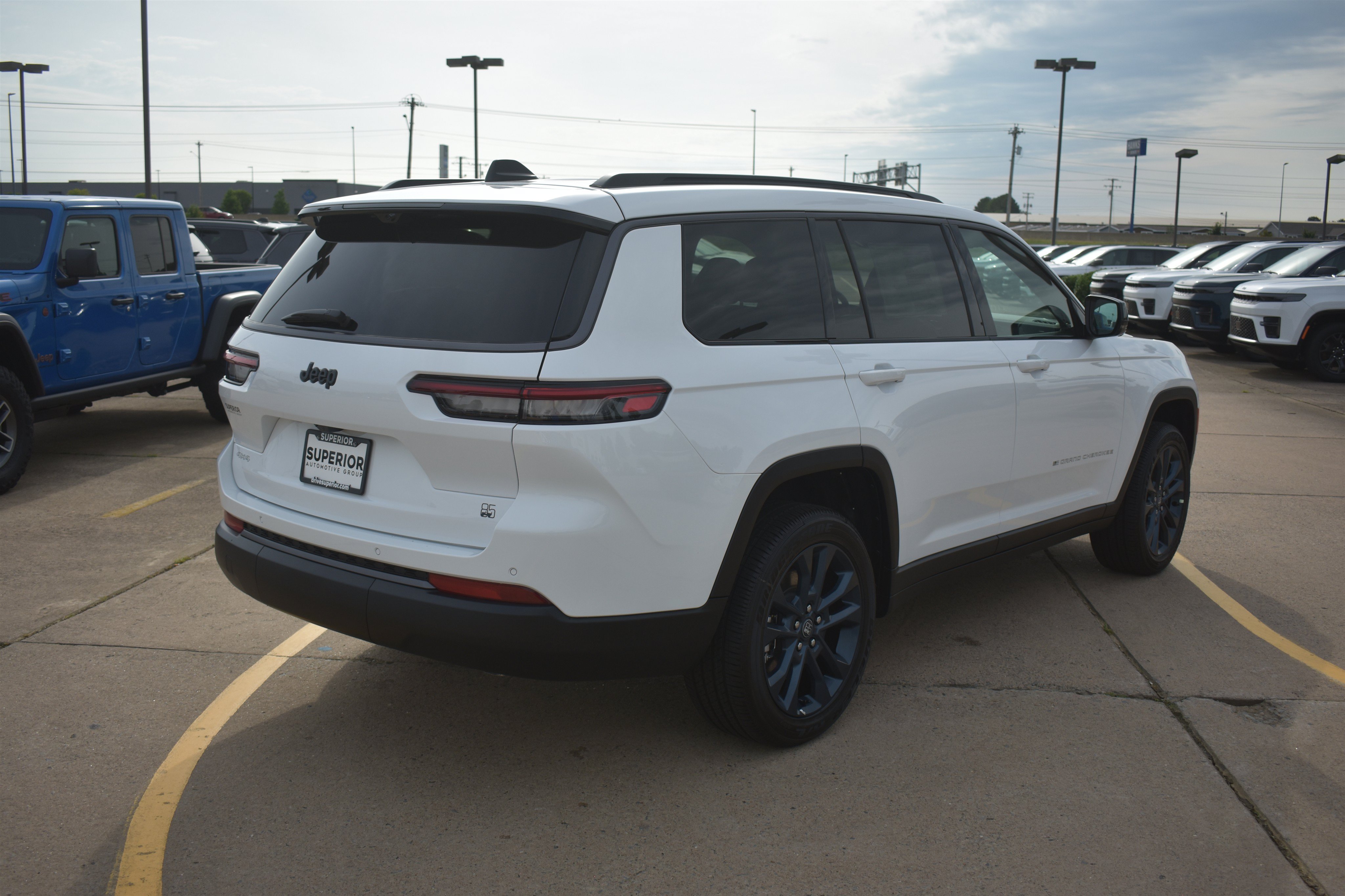 New 2026 Bright White Clear-Coat Exterior Paint Jeep 85th Anniversary Edition image 5
