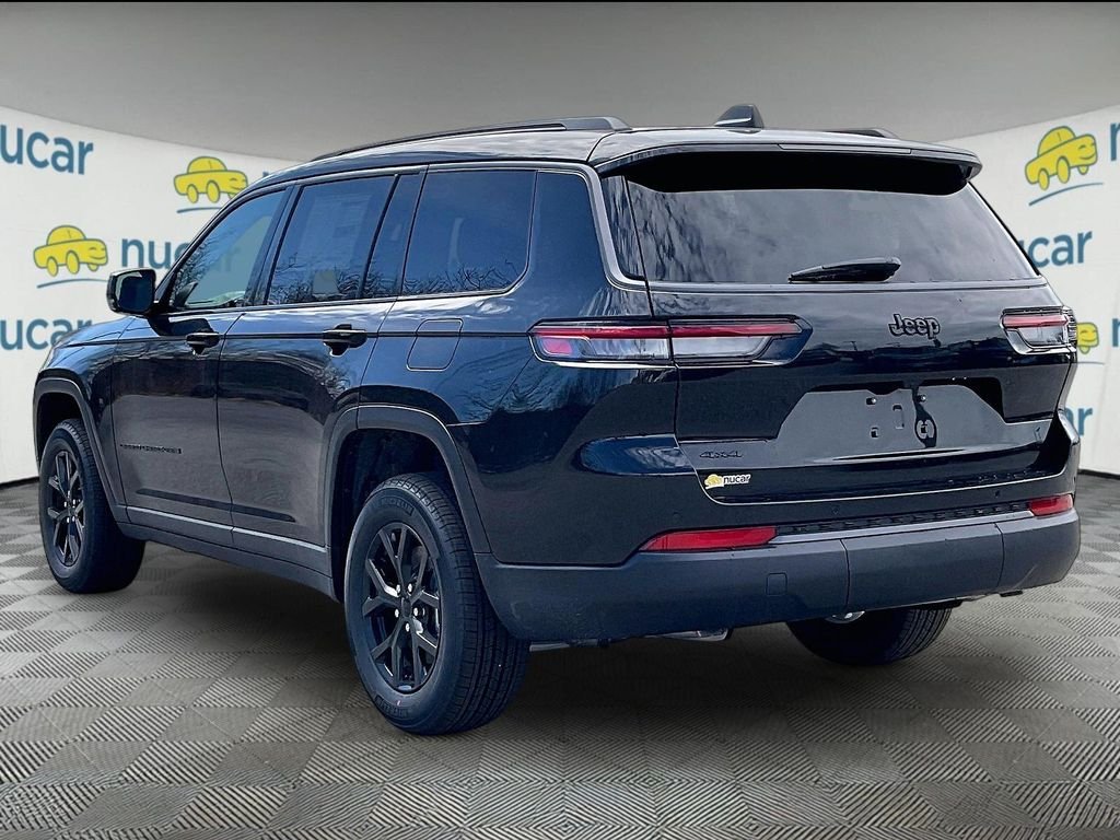 New 2026 Diamond Black Crystal Pearlcoat Jeep Laredo image 5