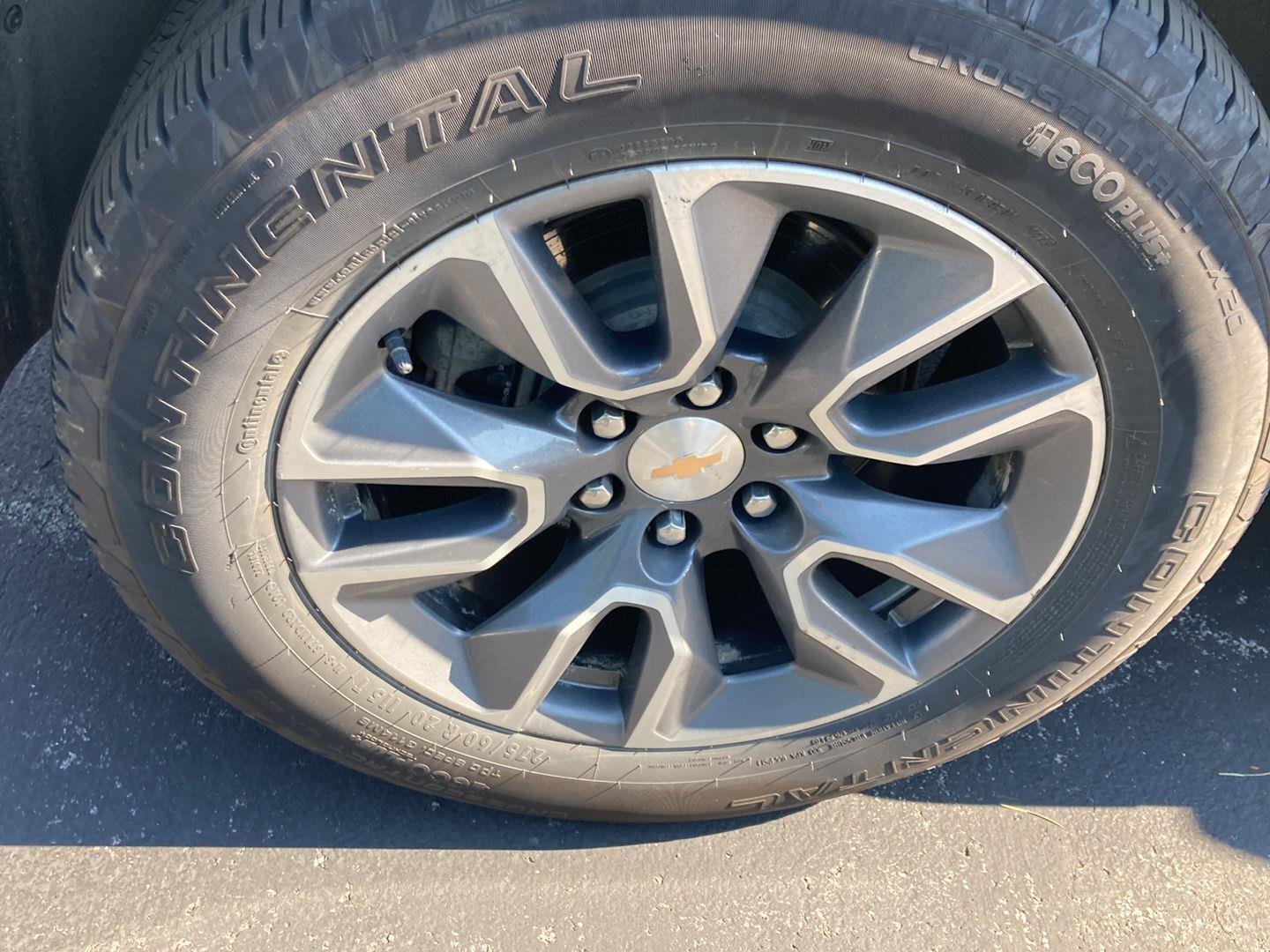 Used 2024 Silver Sage Metallic Chevrolet LT image 9