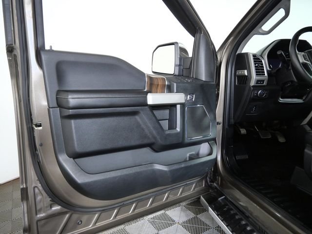 Used 2015  Ford Lariat image 18