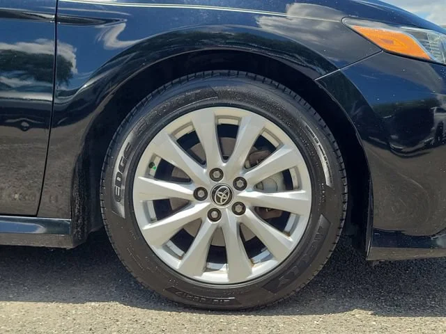 2020 Toyota Camry LE - Photo 6