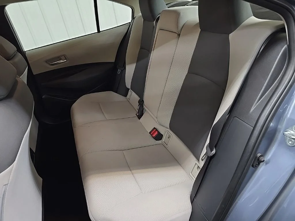 Used 2021  Toyota LE image 31