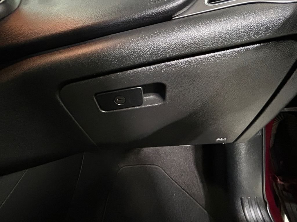 Used 2019 Red Jeep Latitude image 24