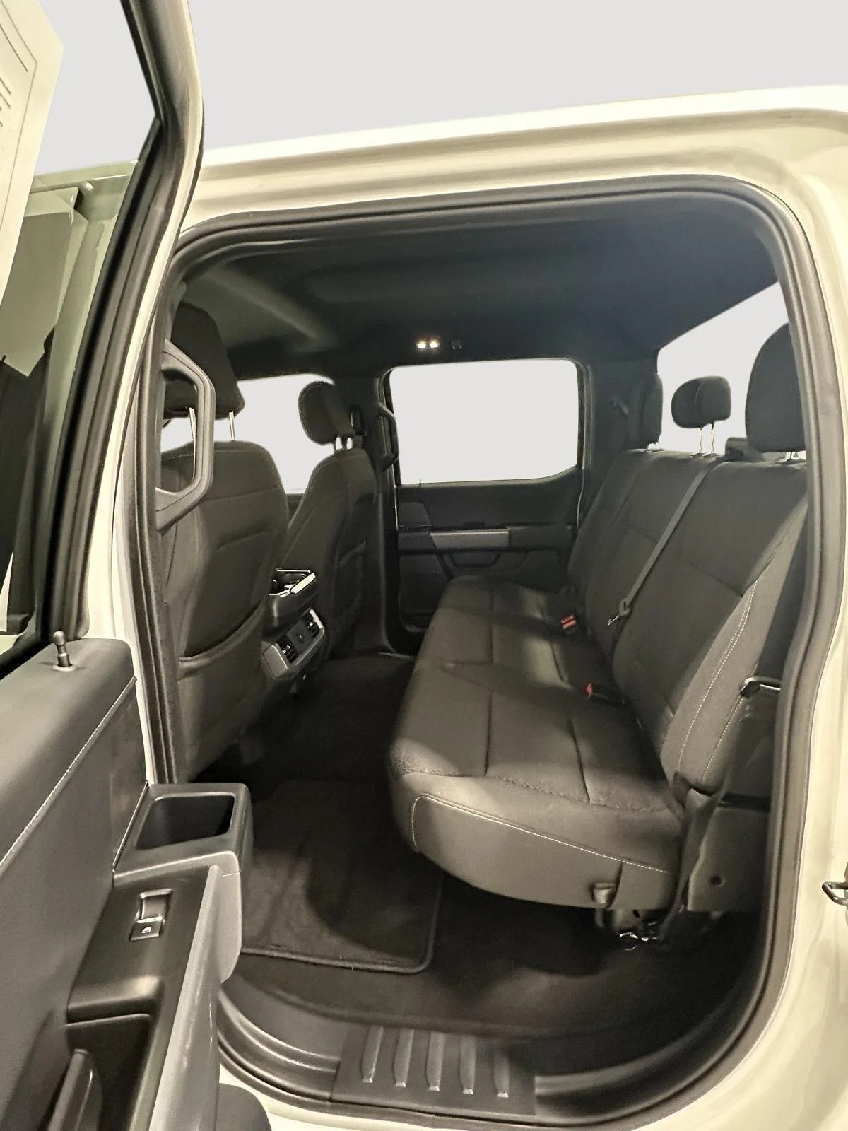 Used 2025 Oxford White Ford XLT image 21
