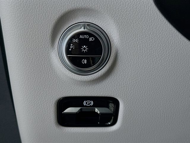 New 2026 Selenite Grey Metallic Mercedes-Benz C 300 image 41