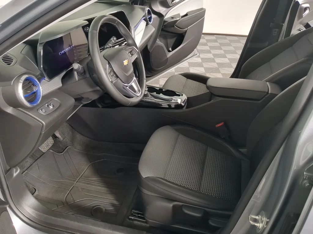 2025 Chevrolet Trax LT - Photo 10