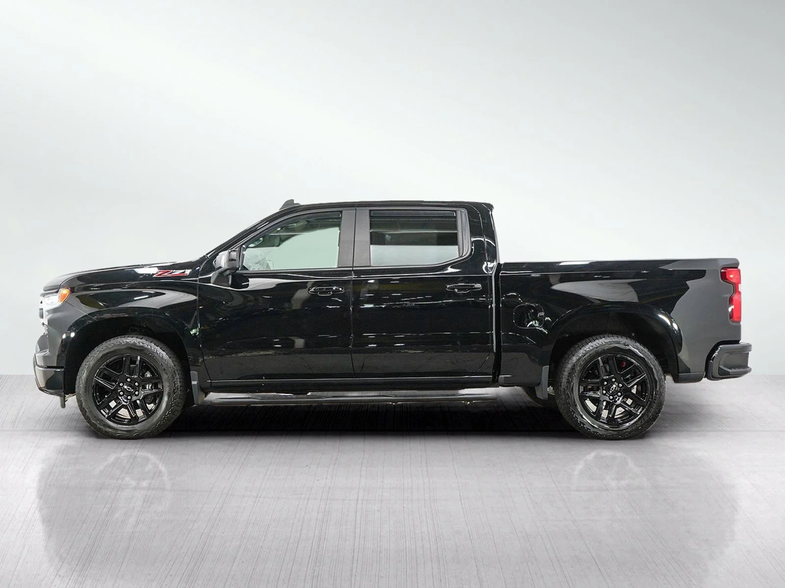 Used 2022 Chevrolet Silverado 1500 RST with VIN 3GCUDEET1NG679186 for sale in Hopkins, Minnesota