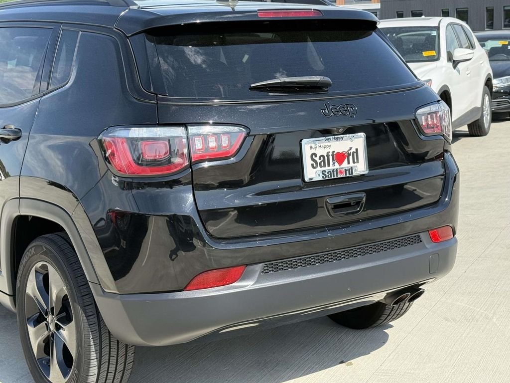 Used 2018 Black Jeep Latitude image 10