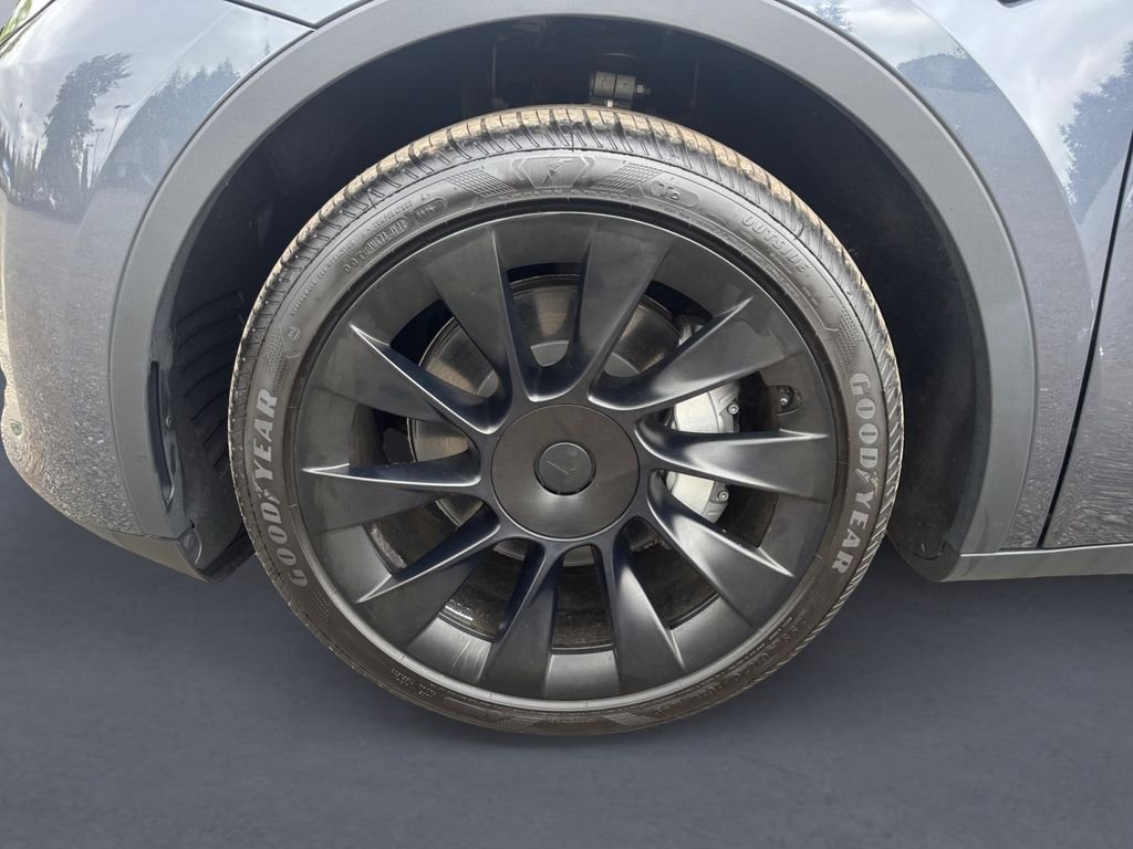 Used 2023  Tesla Long Range image 9