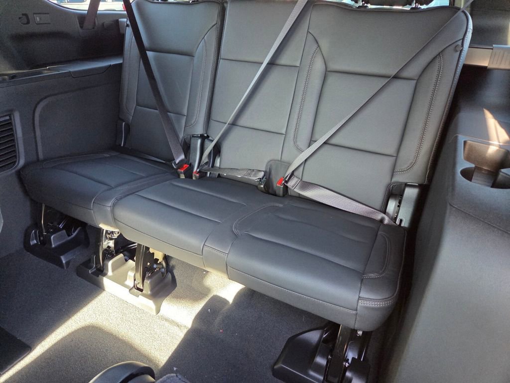 2026 Chevrolet Suburban High Country - Photo 9