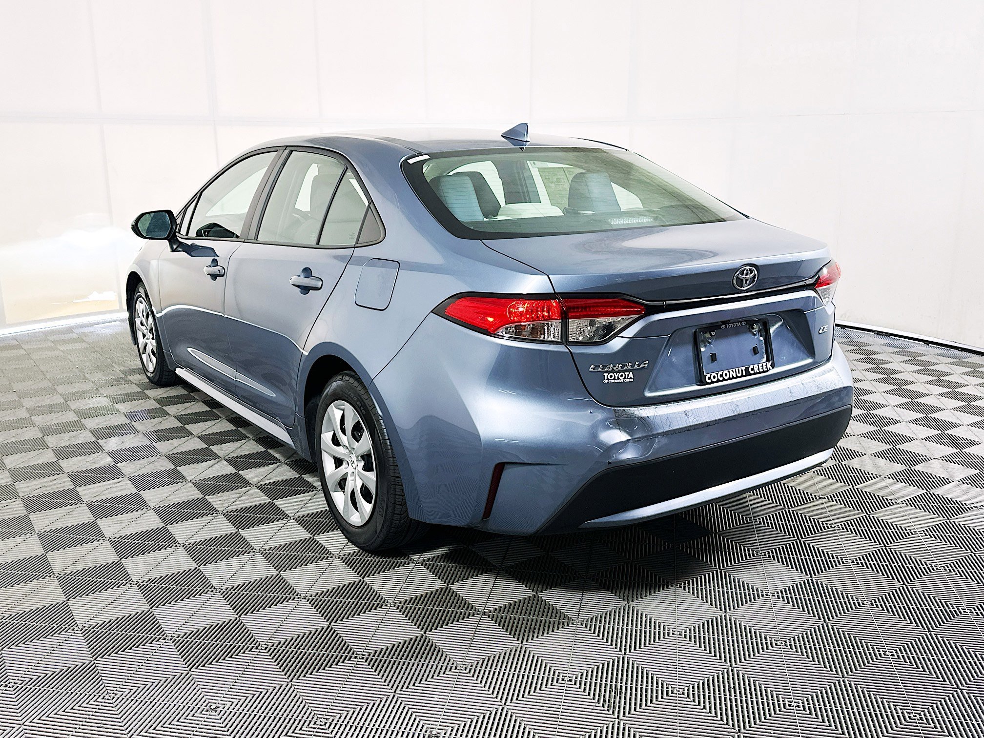 Used 2020 Celestite Toyota LE image 5