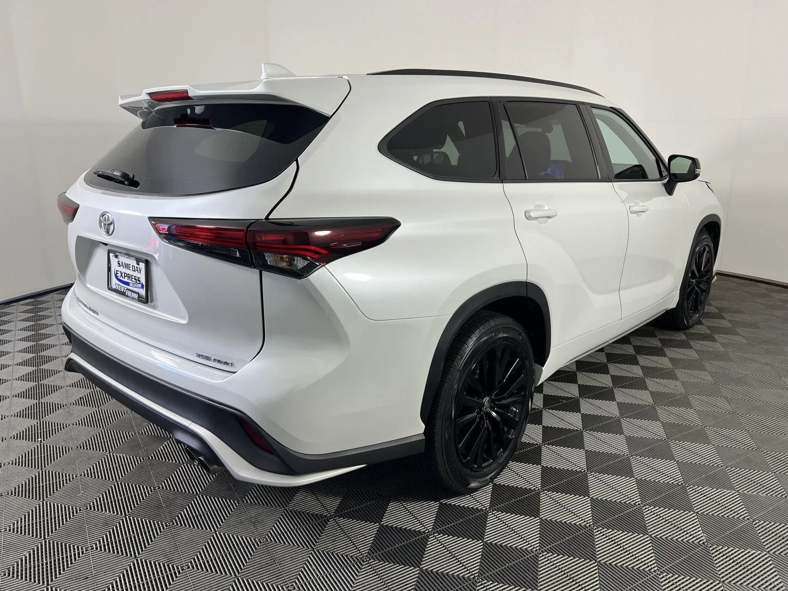 Used 2024 Wind Chill Pearl Toyota XSE image 3