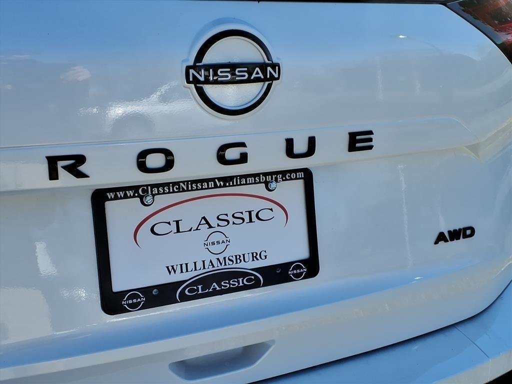 New 2026 Everest White Pearl TriCoat Nissan Dark Armor™ image 7