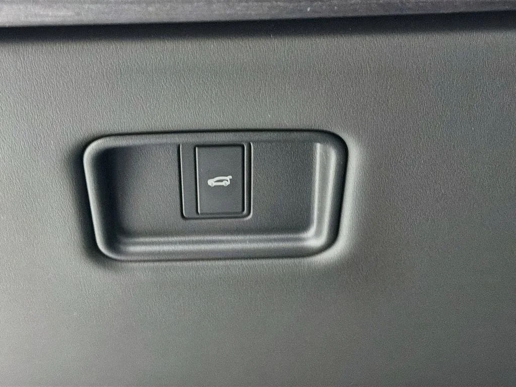 New 2026 Santorini Black Land Rover SE image 10