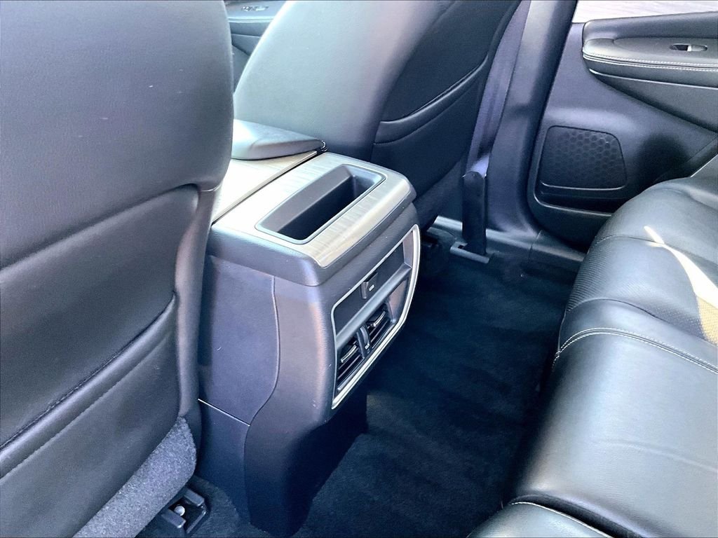 Used 2017 Silver Nissan SL image 28