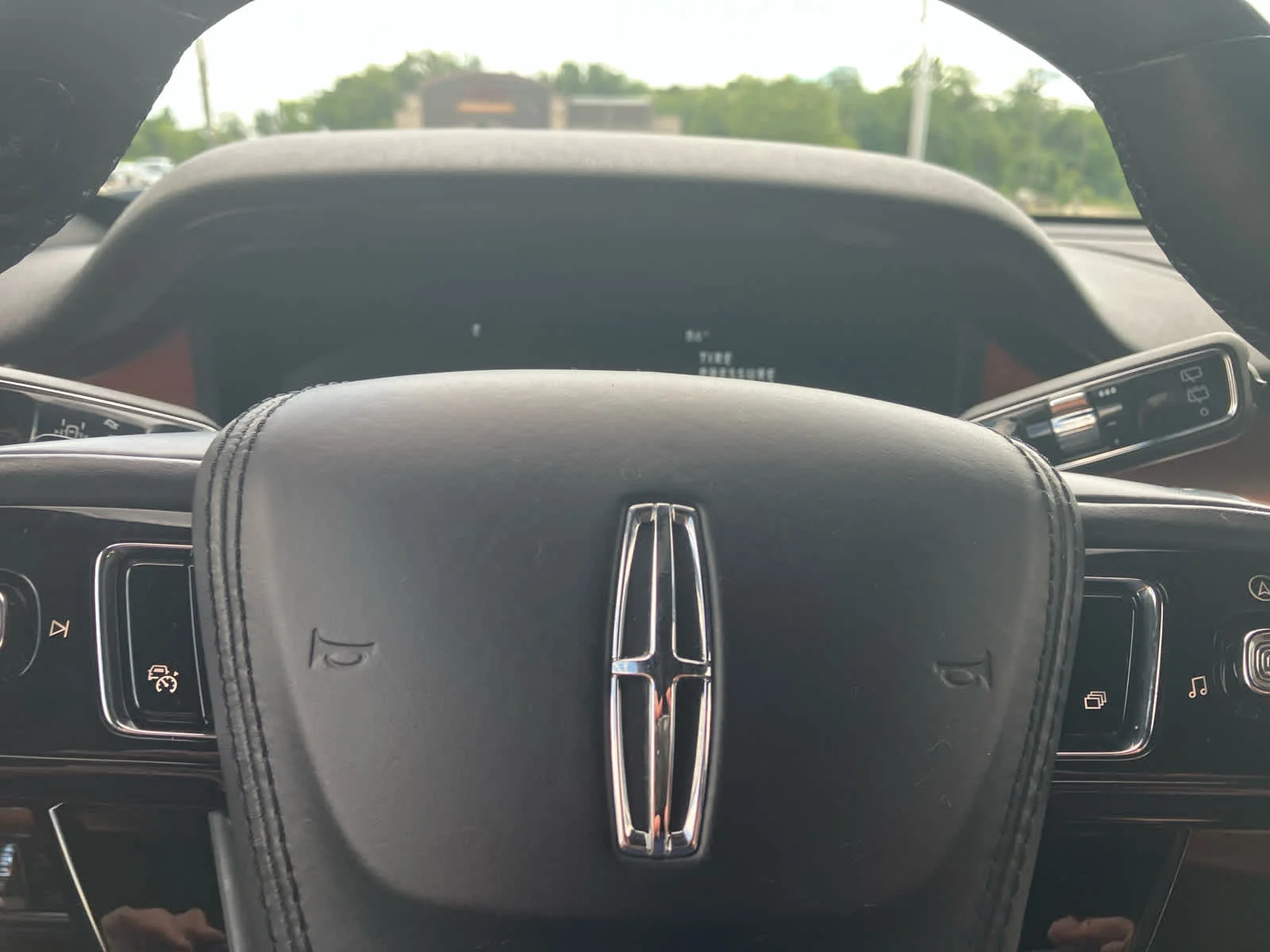 Used 2020 Infinite Black Metallic Lincoln Reserve image 16