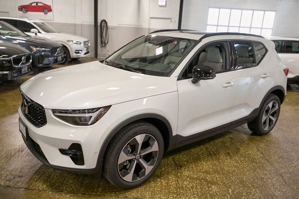 2026 Volvo XC40 Plus - Photo 6