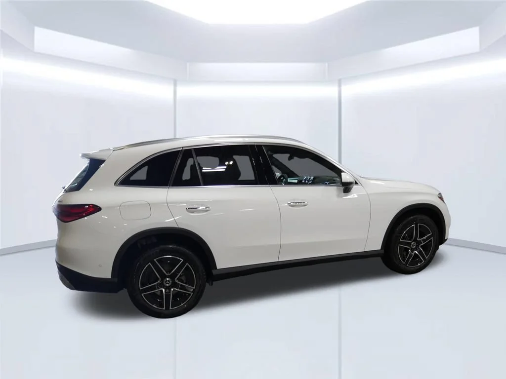 New 2026 Polar White Mercedes-Benz GLC 300 image 6