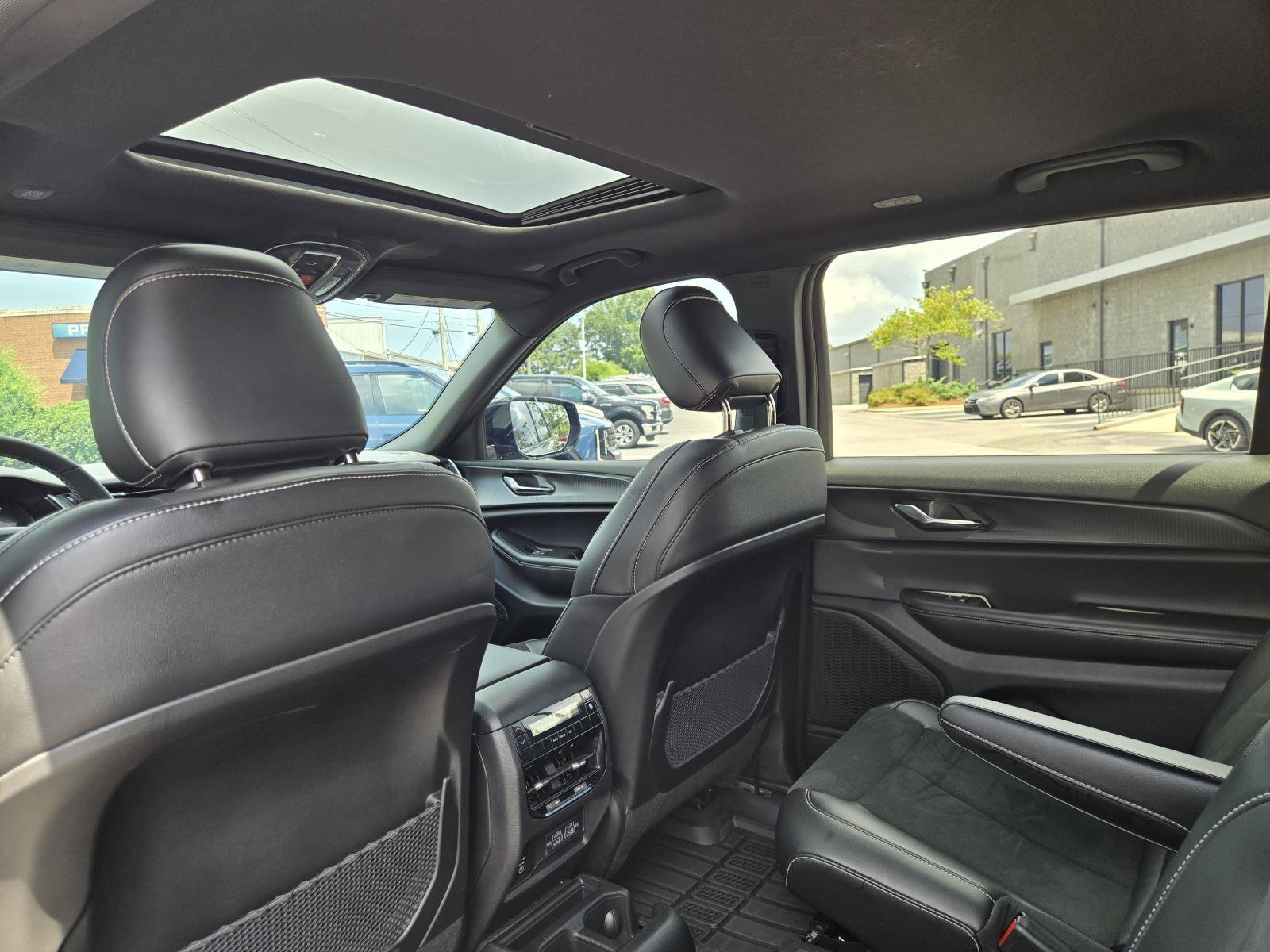 Used 2025 Gray Jeep Laredo image 21