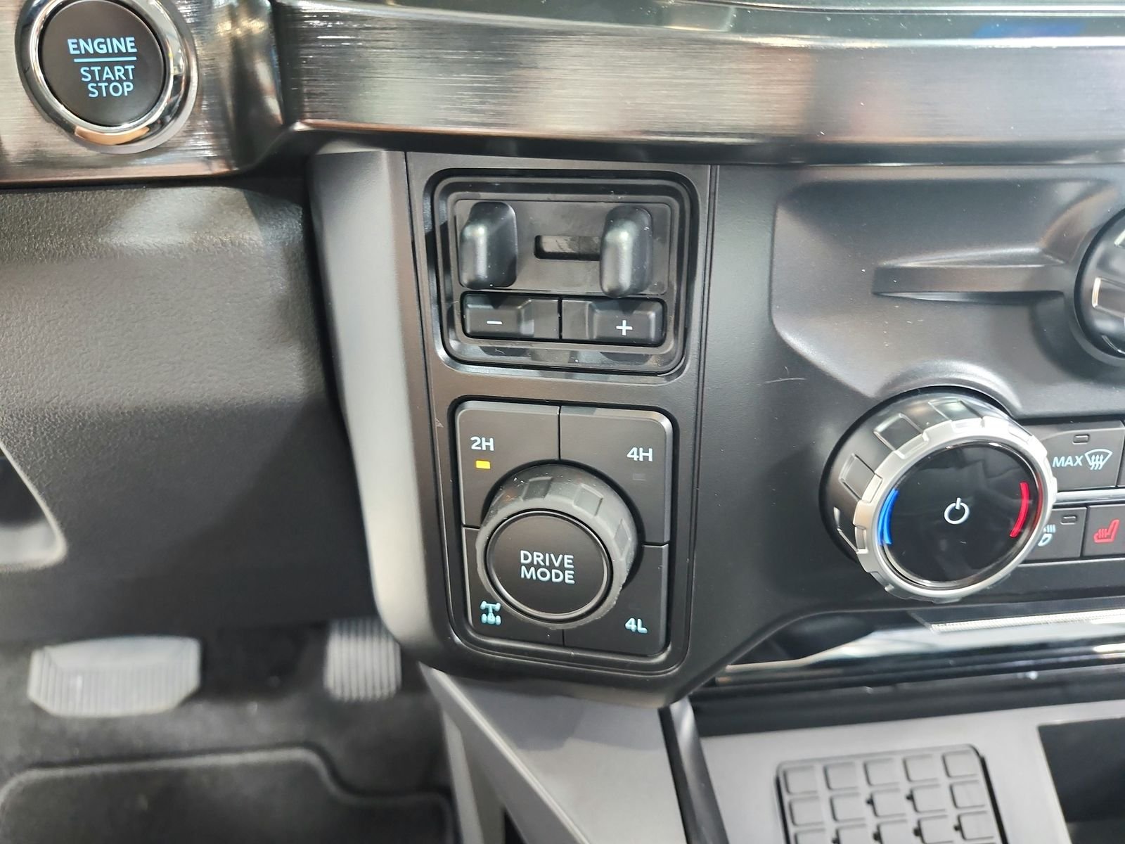 New 2026 Oxford White Ford F-250® Lariat® image 26