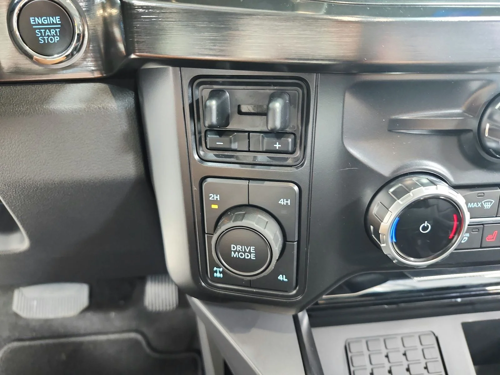 New 2026 Oxford White Ford F-250® Lariat® image 26