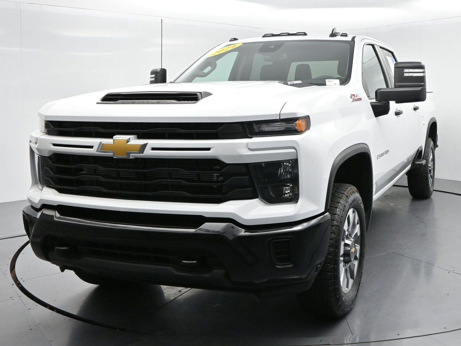 Used 2024 Summit White Chevrolet Custom image 3