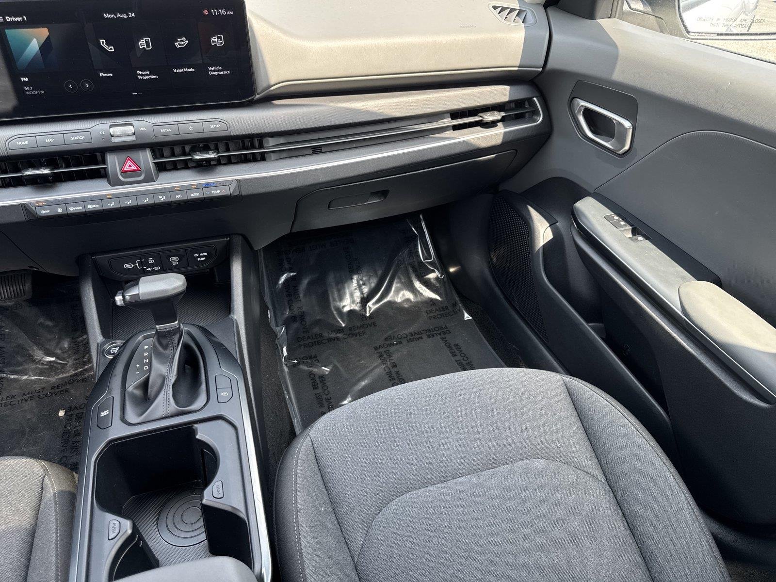 Used 2025 Snow White Pearl Kia LXS image 16