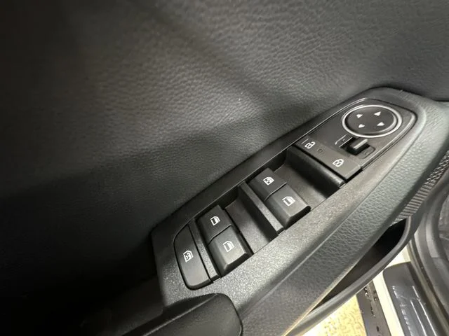 New 2026 Snow White Pearl Kia S image 16