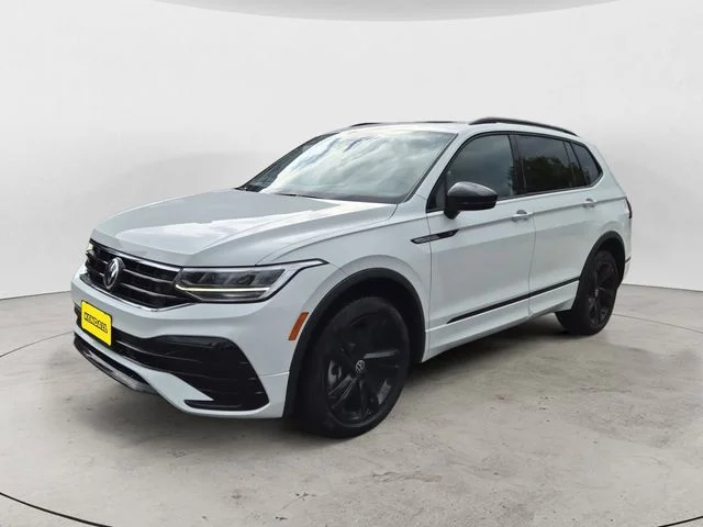 2024 Volkswagen Tiguan 2.0T SE R-Line Black 4Motion's photo
