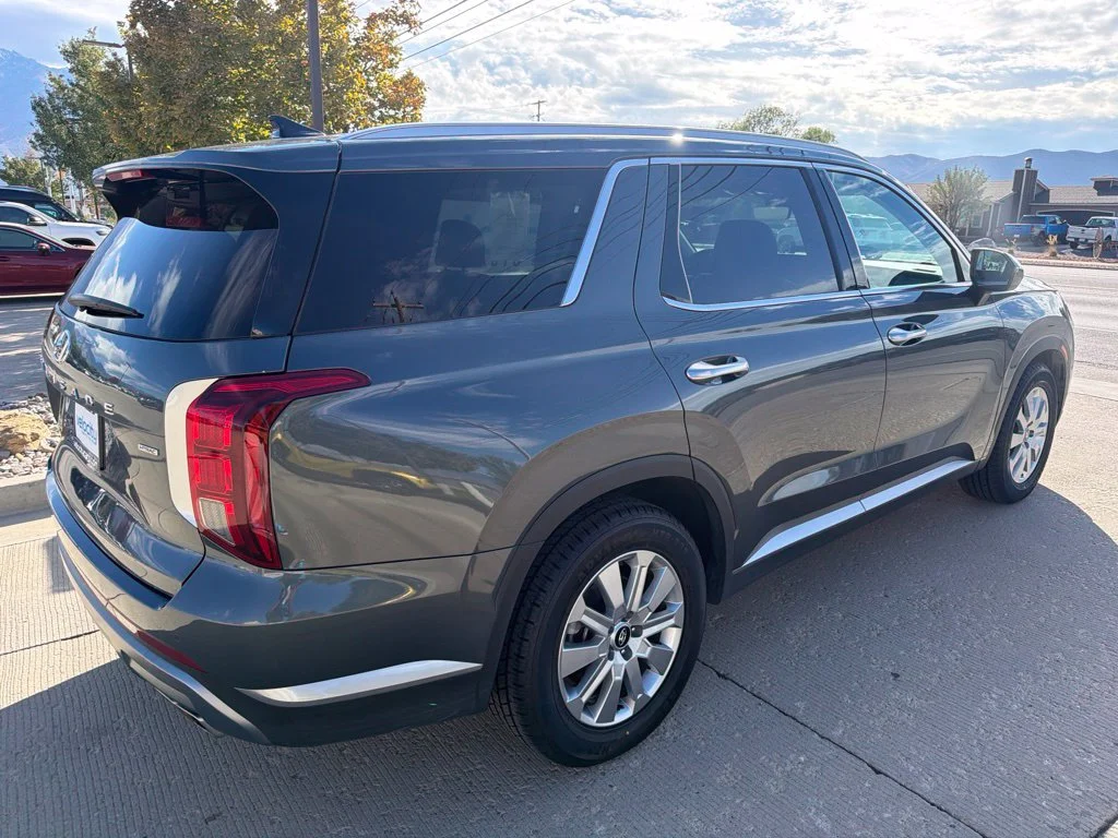 Used 2025 Gray Hyundai SEL image 3