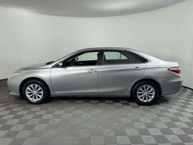 Used 2017  Toyota LE image 11