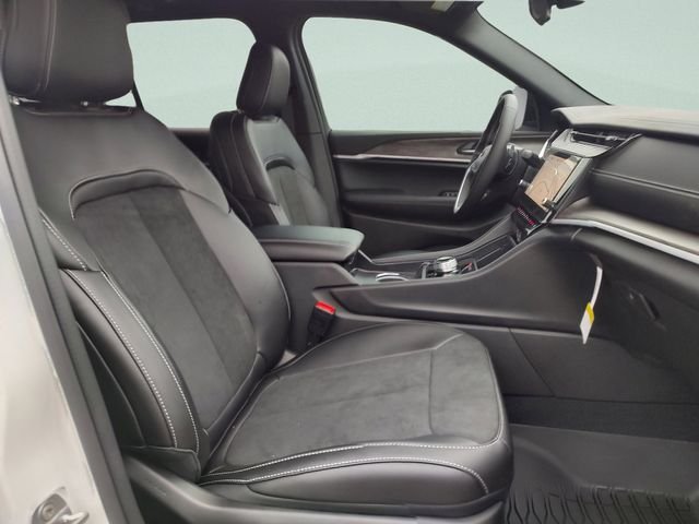 New 2026 Bright White Clear-Coat Exterior Paint Jeep Altitude image 31