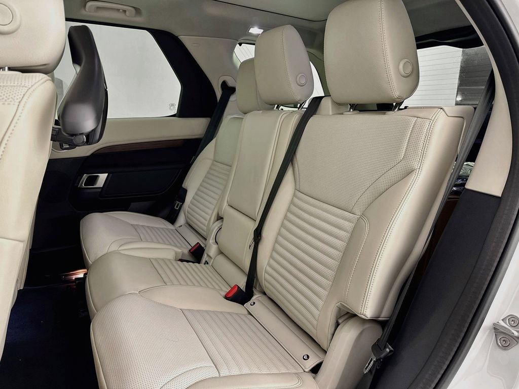 New 2026 Fuji White Land Rover Dynamic SE image 25