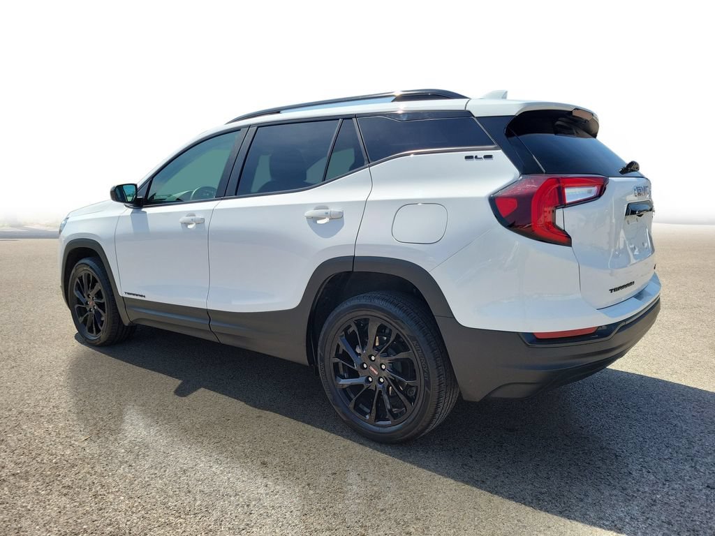 Used 2023 Summit White GMC SLE image 3