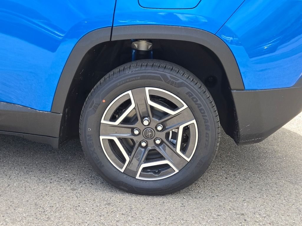 New 2026 Hydro Blue Pearl-Coat Exterior Paint Jeep Laredo image 15