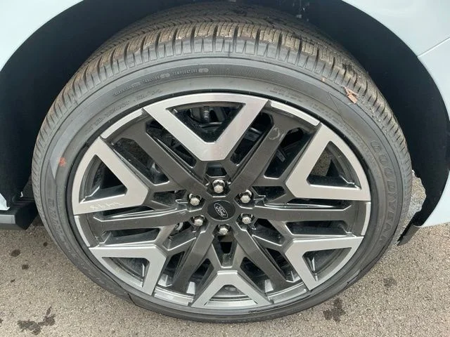 New 2026 Space Silver Metallic Ford MAX Platinum® image 15
